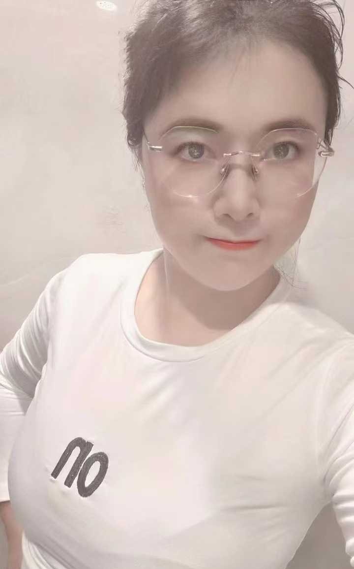 身材皮肤好少妇