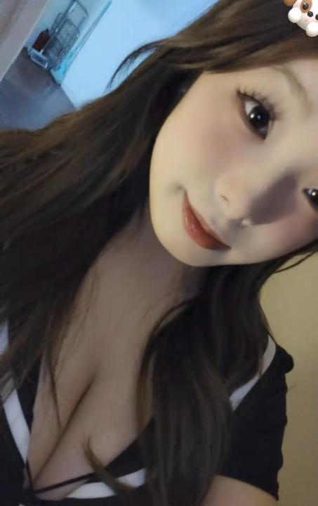 大奶舌吻妹子