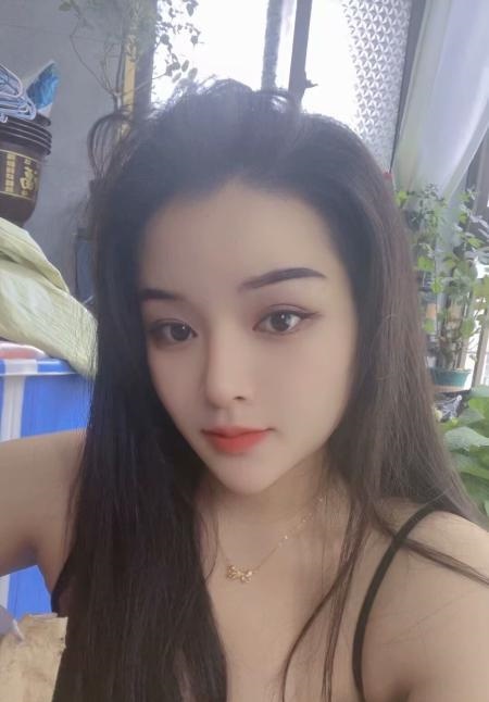 颜值美乳小默