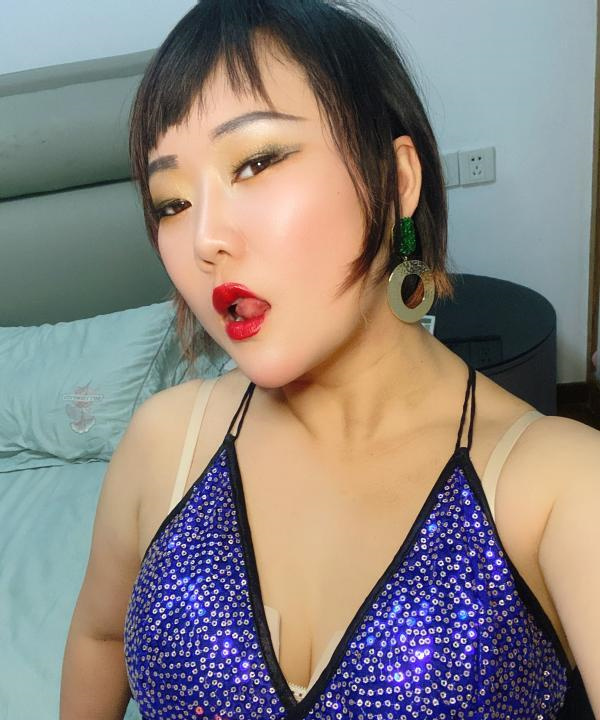丰乳肥臀骚妇