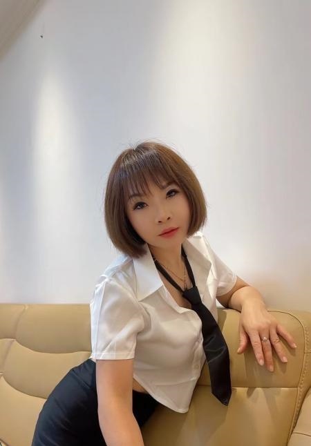 短发实惠少妇莉莉