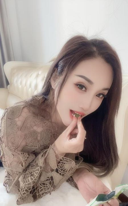 体验会喷水的大奶少妇