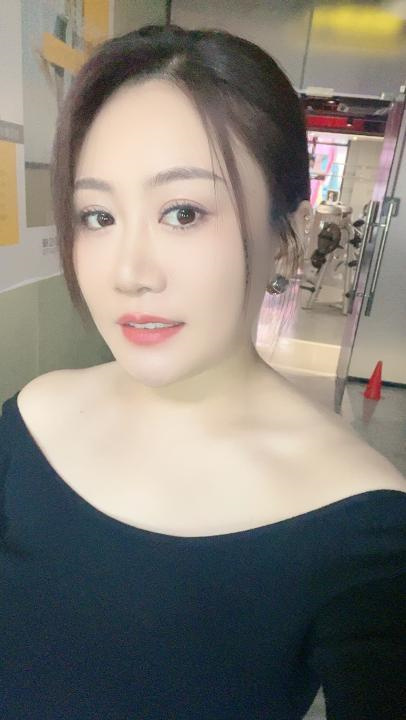 黑丝小奶牛
