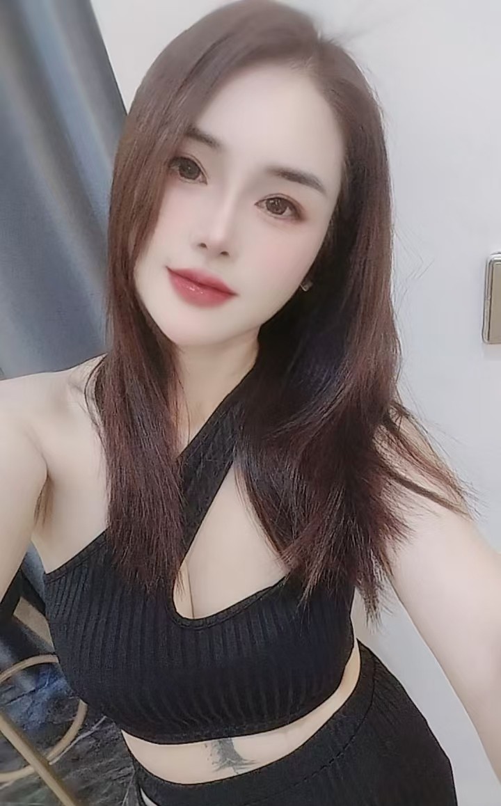 白云金莲   胸大  可舌吻