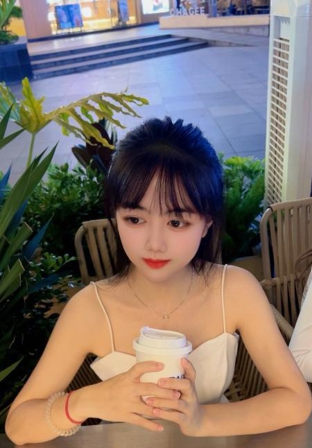 白云清纯小小