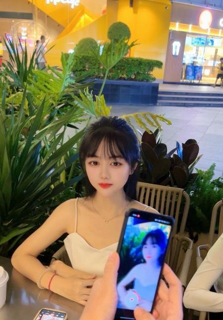 白云清纯小小