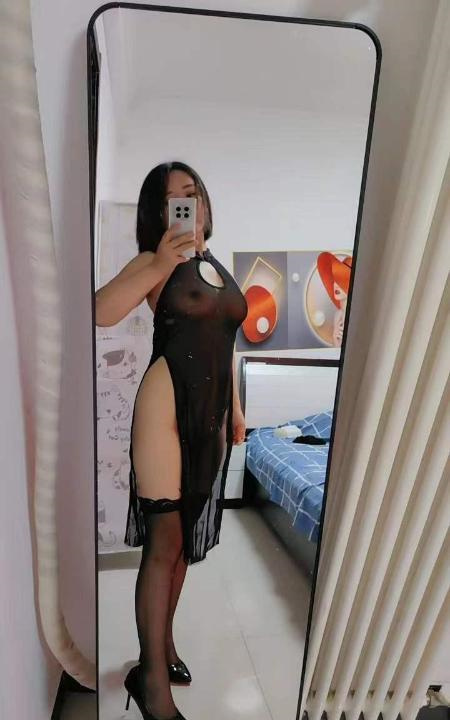 年轻大奶小师姐
