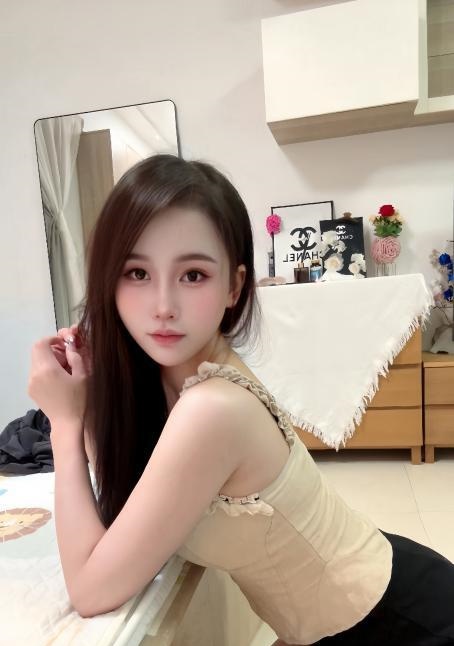 天河腿长胸大小姐姐