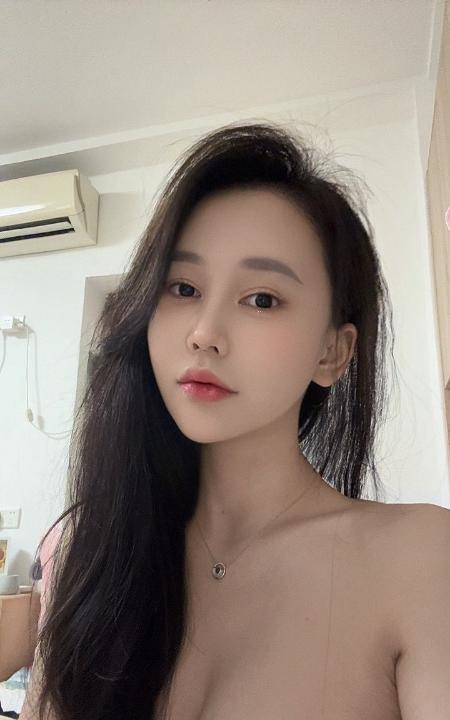 天河腿长胸大小姐姐