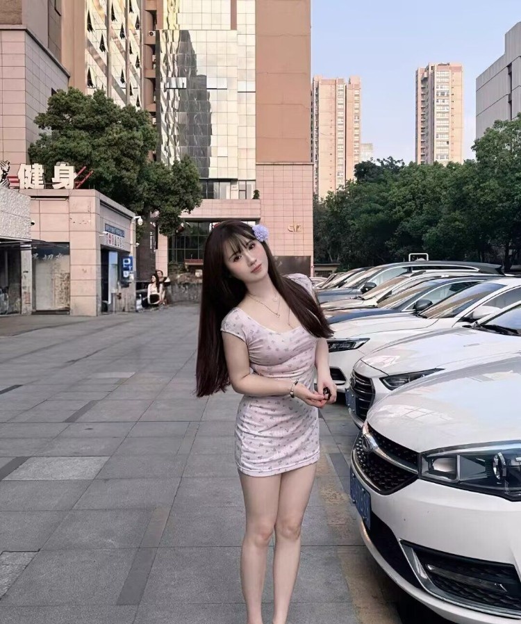 很漂亮的小姐姐