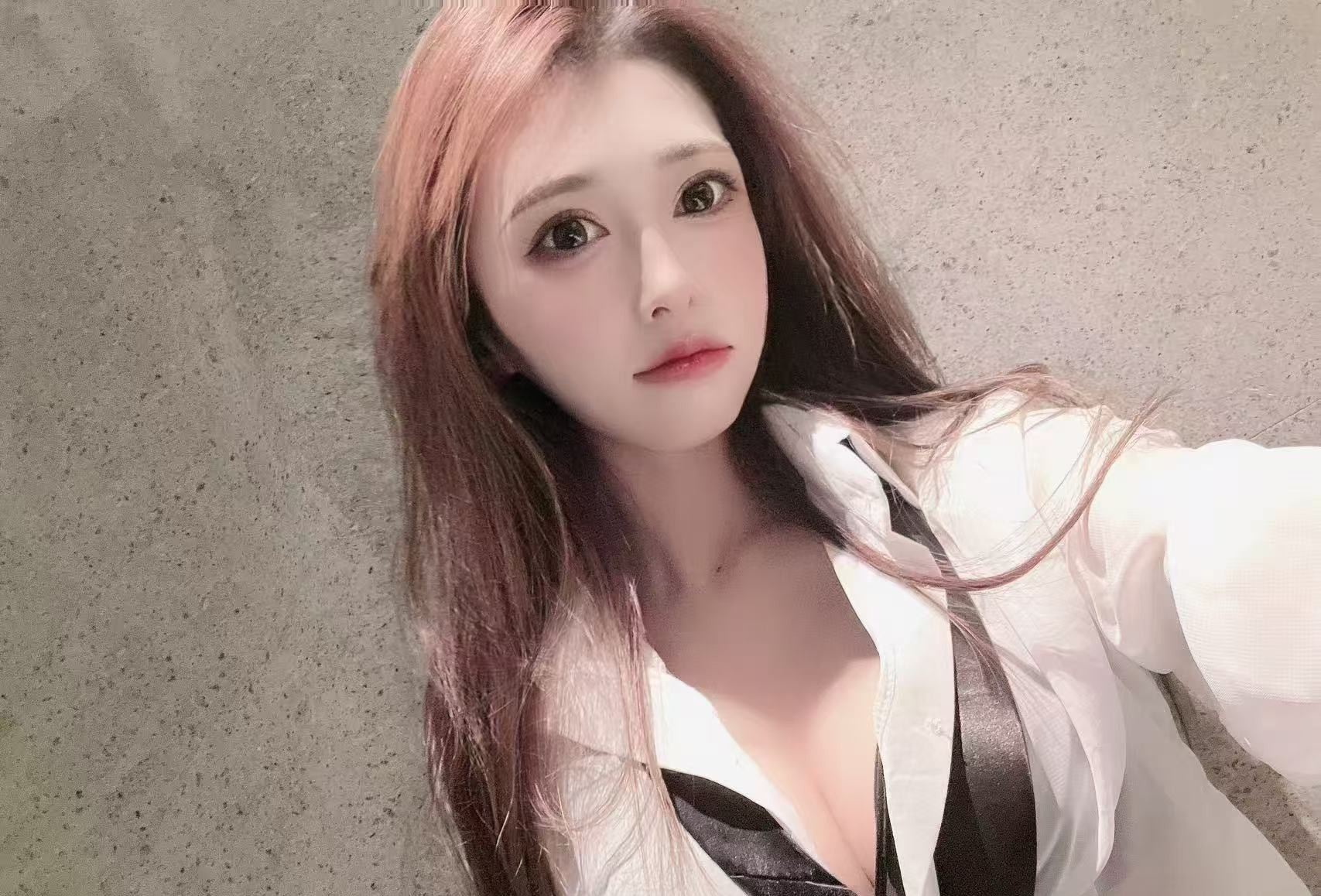 身材极好又瘦的高颜值妹子