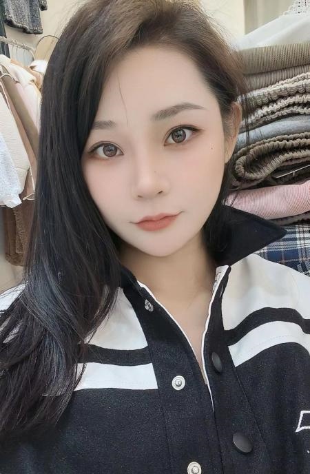 可舌吻大胸兼职妹妹