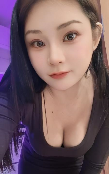 可舌吻大胸兼职妹妹