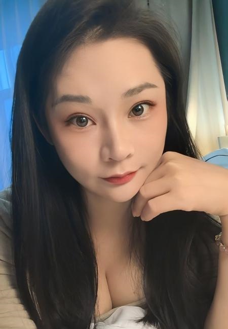 可舌吻大胸兼职妹妹