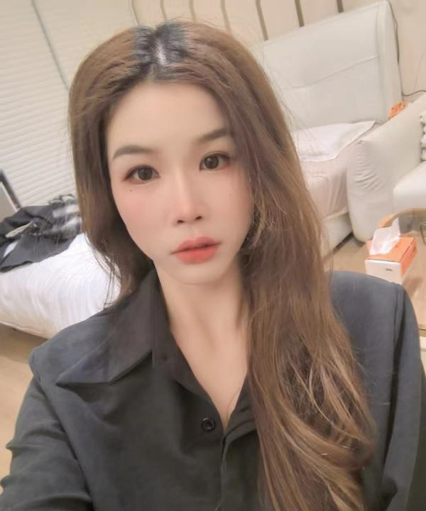 湿吻毒龙苗条小姐姐