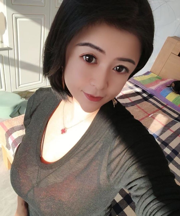 咪咪大微胖型少妇