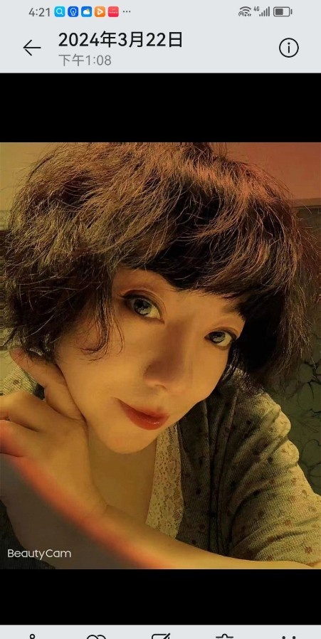 铁西可以抱着草的美女
