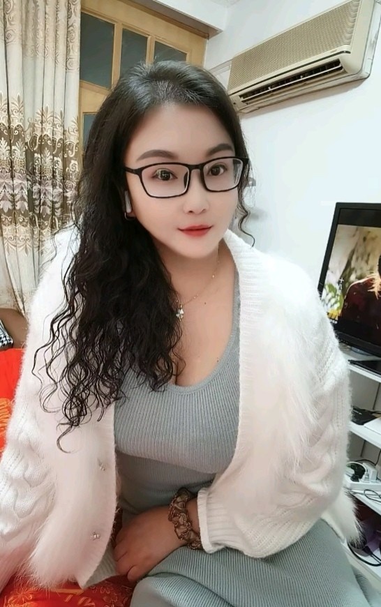 巨乳骚熟女