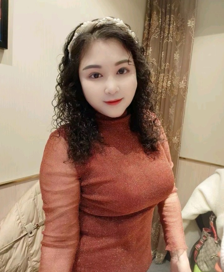 巨乳骚熟女