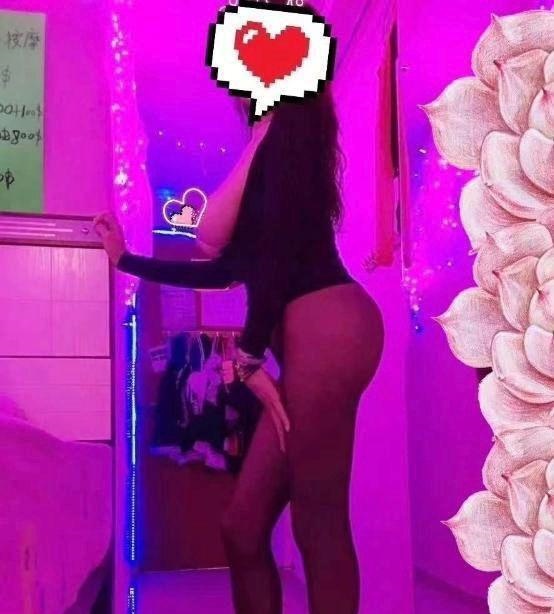 长腿肥臀少妇