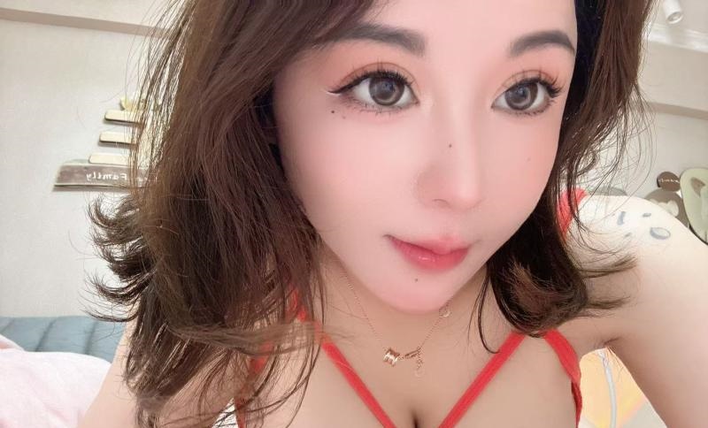 湿吻肤白大波妹