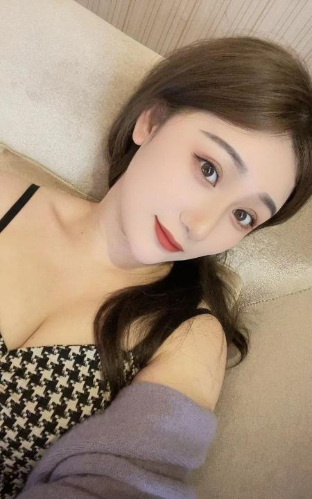 罗湖肥臀骚女素颜