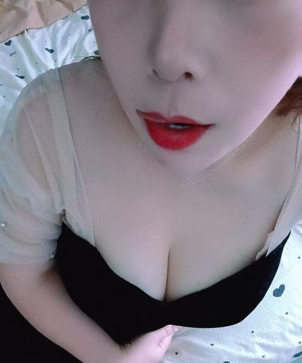 服务系大奶少妇