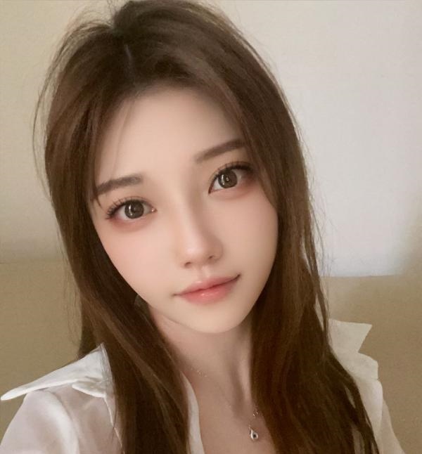 胸大臀翘女友系老师