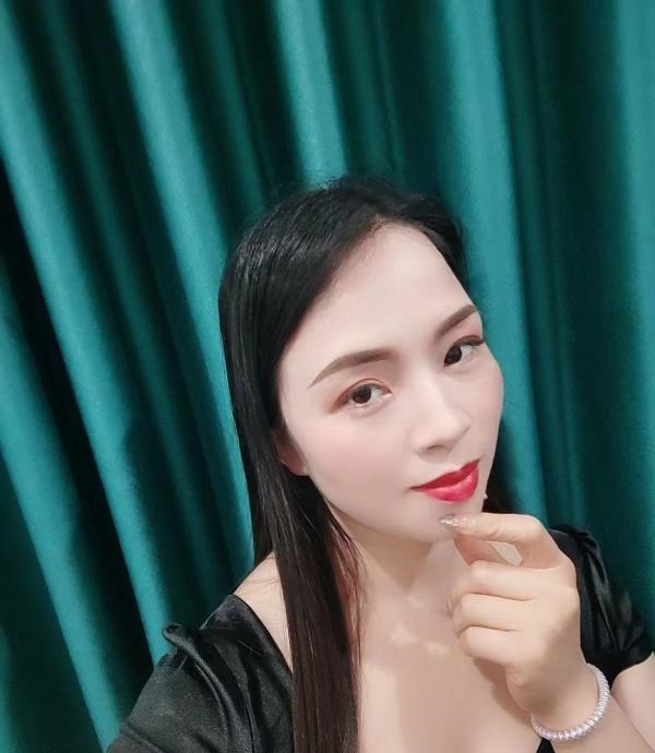 长腿大屁股服务好少妇