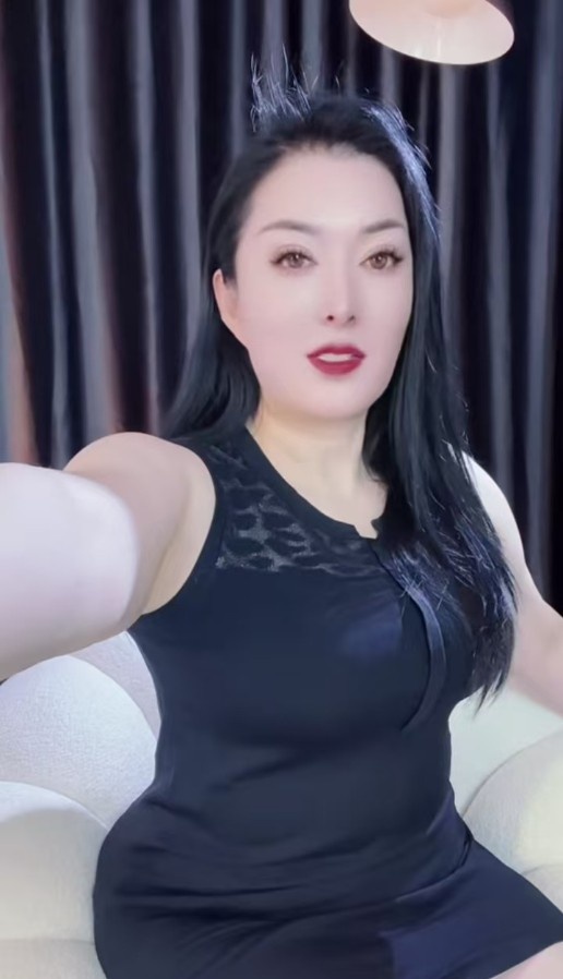 新人美娇熟女