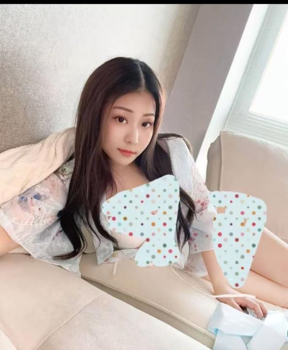 岗顶大胸少妇