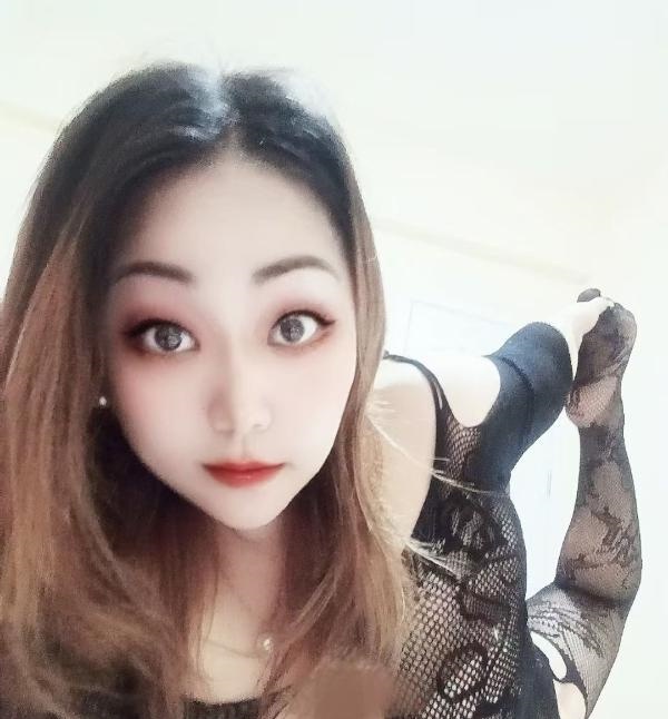 岗顶大胸少妇