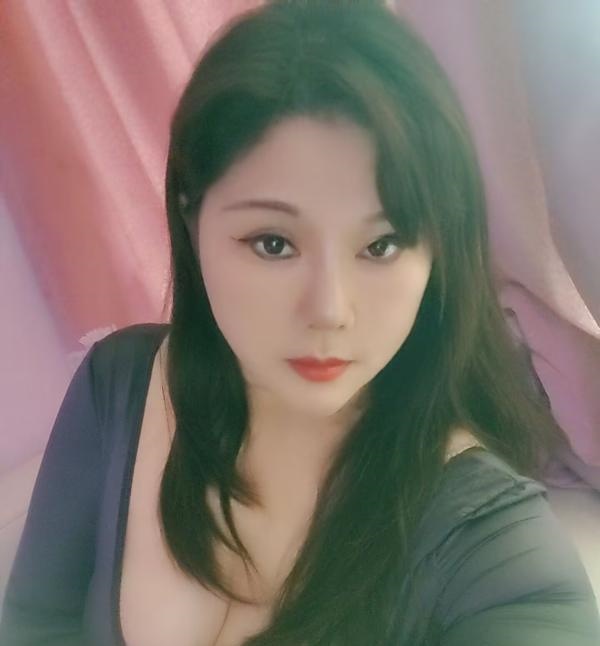 C胸翘臀泄火小少妇