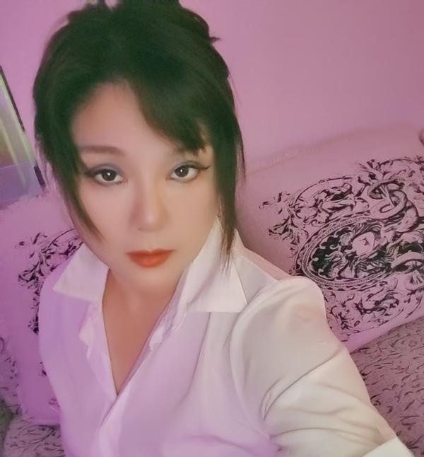 C胸翘臀泄火小少妇