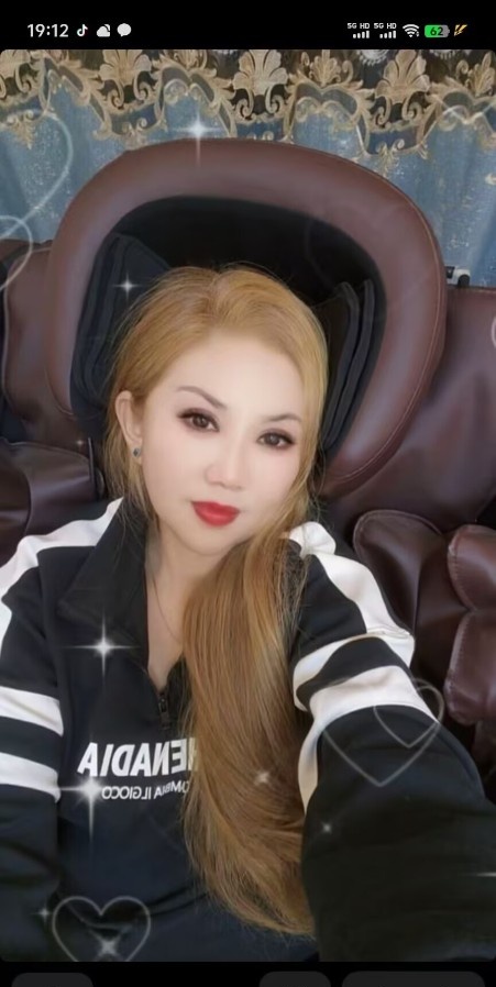 天桥少妇