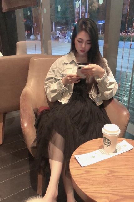 性感悦悦小美女