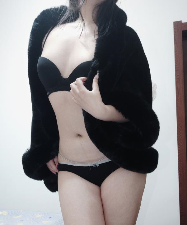 身材饱满温柔川妹子