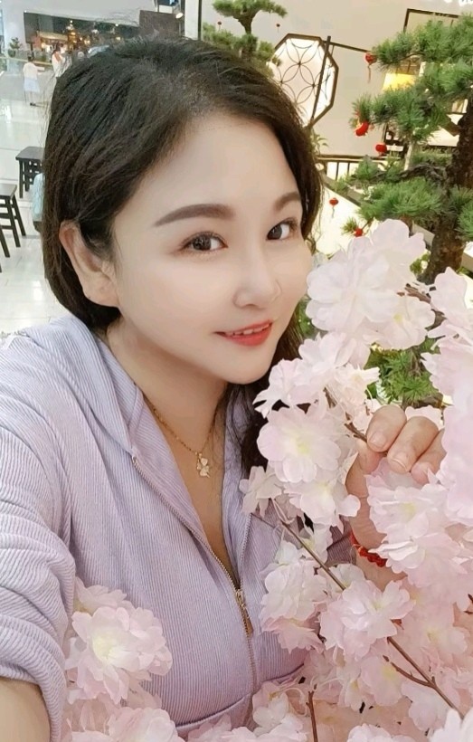 再刷大胸骚女