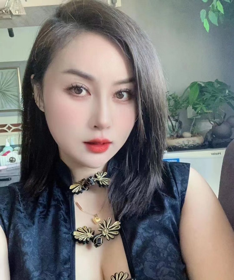 大胸美女梦梦