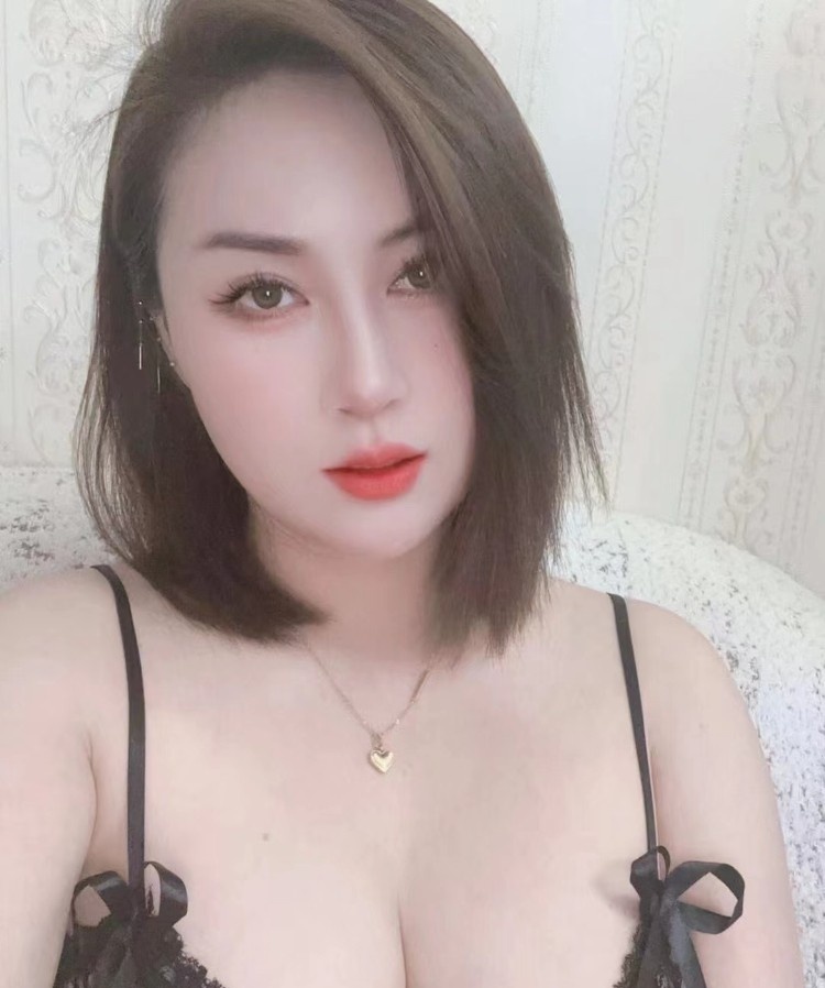 大胸美女梦梦
