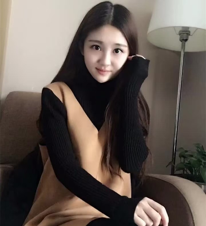 玥玥娇小可爱