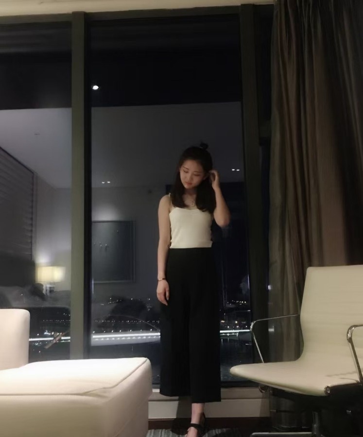 玥玥娇小可爱