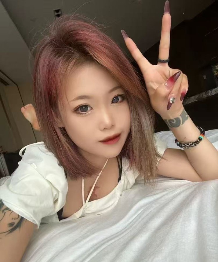 有纹身的美女