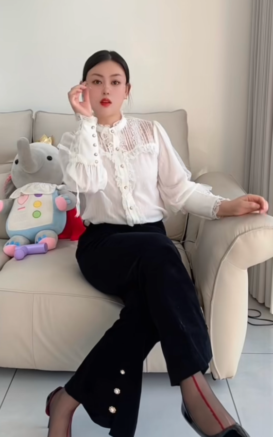 风骚姿势多的骚妹子