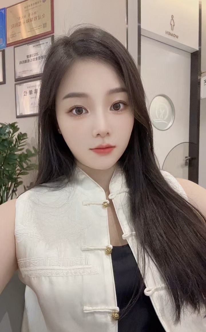 腿模小辣椒