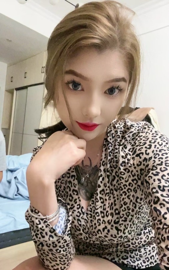 时尚大胸姐姐