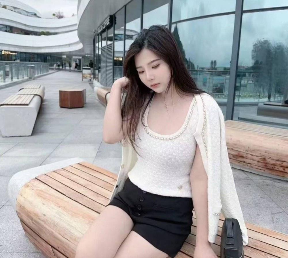 闵行丰满小美女依然
