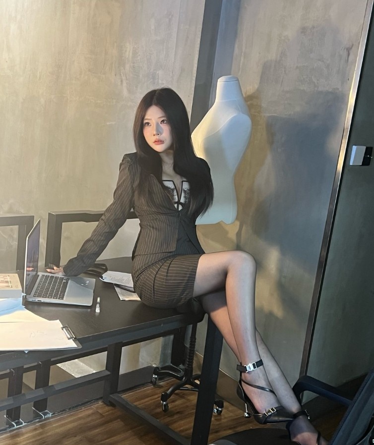 闵行丰满小美女依然