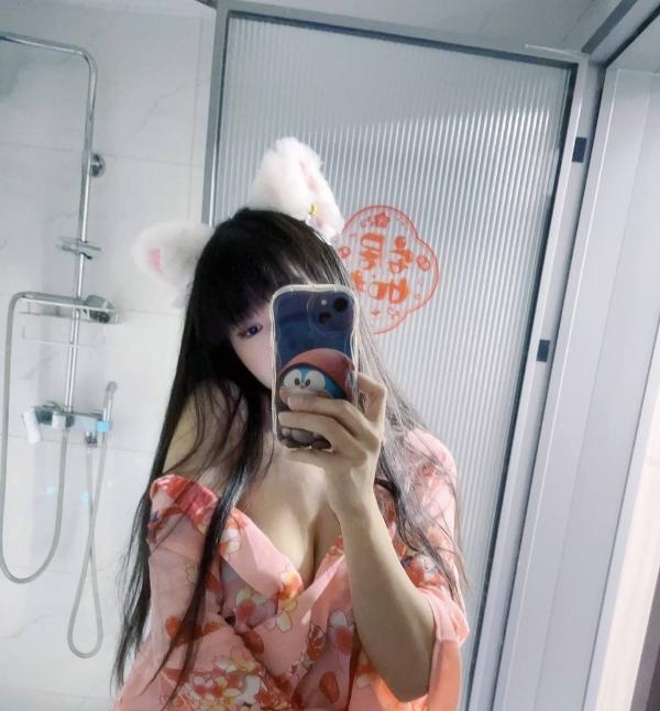 禅城妖娆白哲小女子
