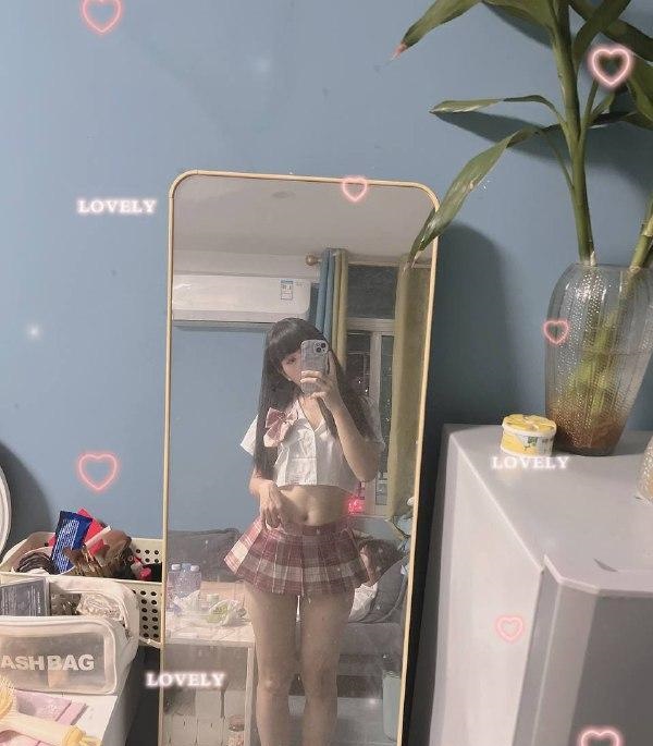 禅城妖娆白哲小女子